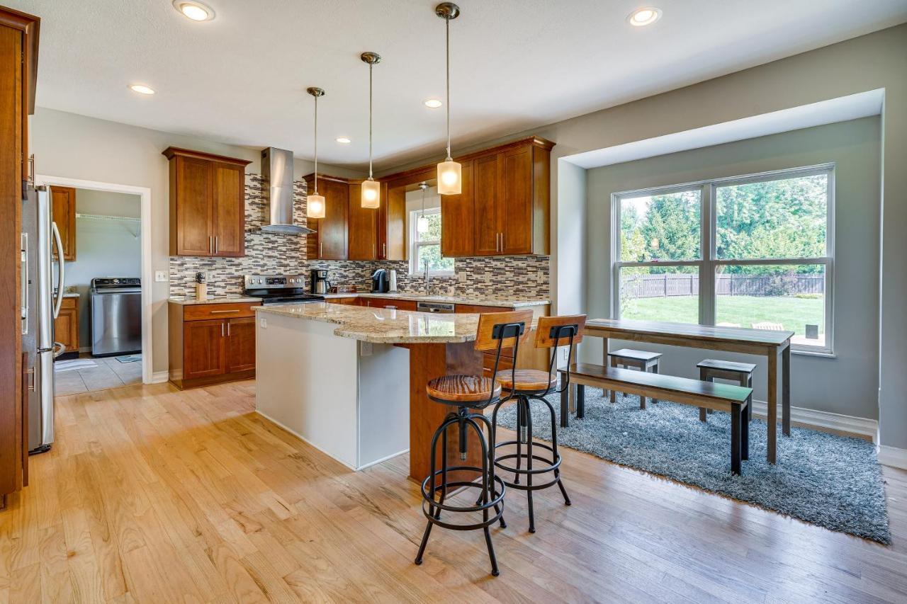 Spacious Lewis Center Home With Yard And Gas Grill! Exterior photo
