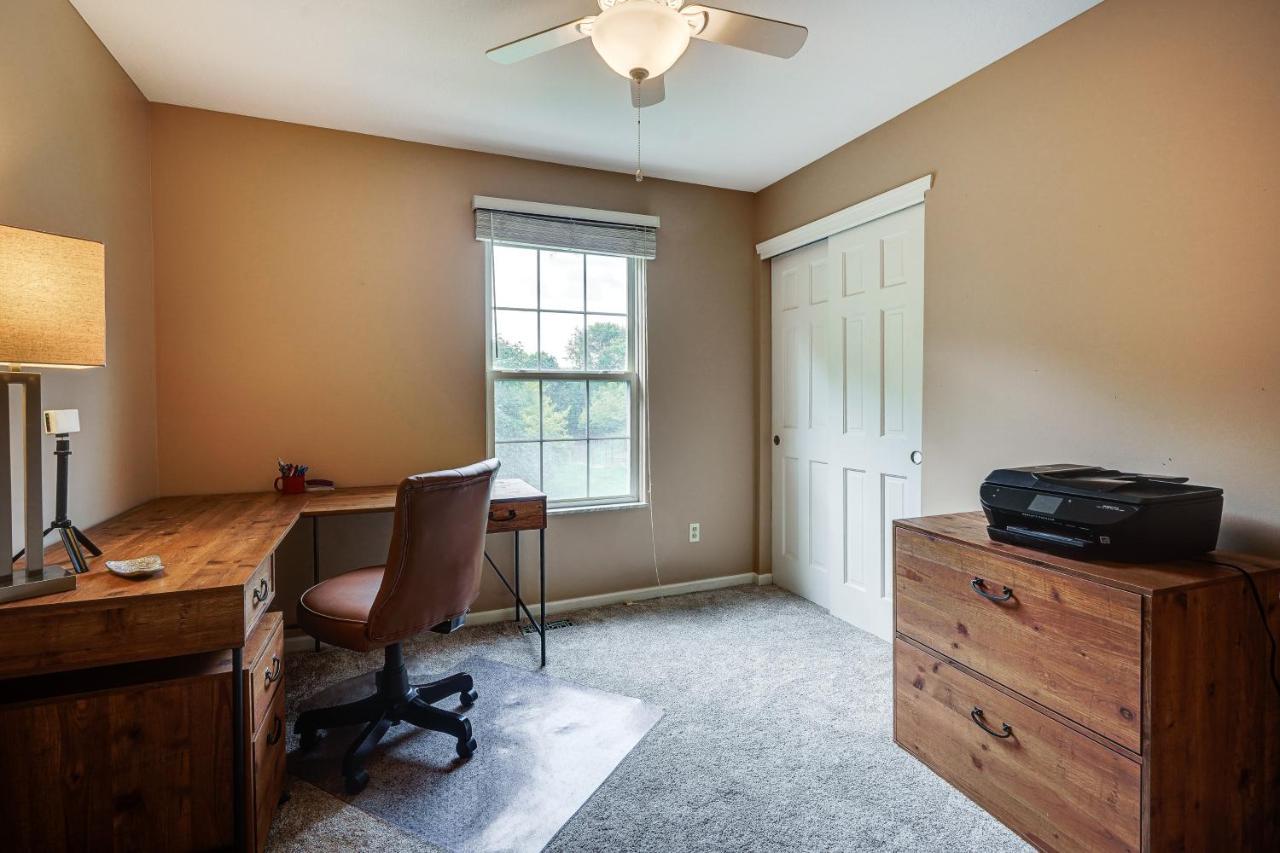 Spacious Lewis Center Home With Yard And Gas Grill! Exterior photo