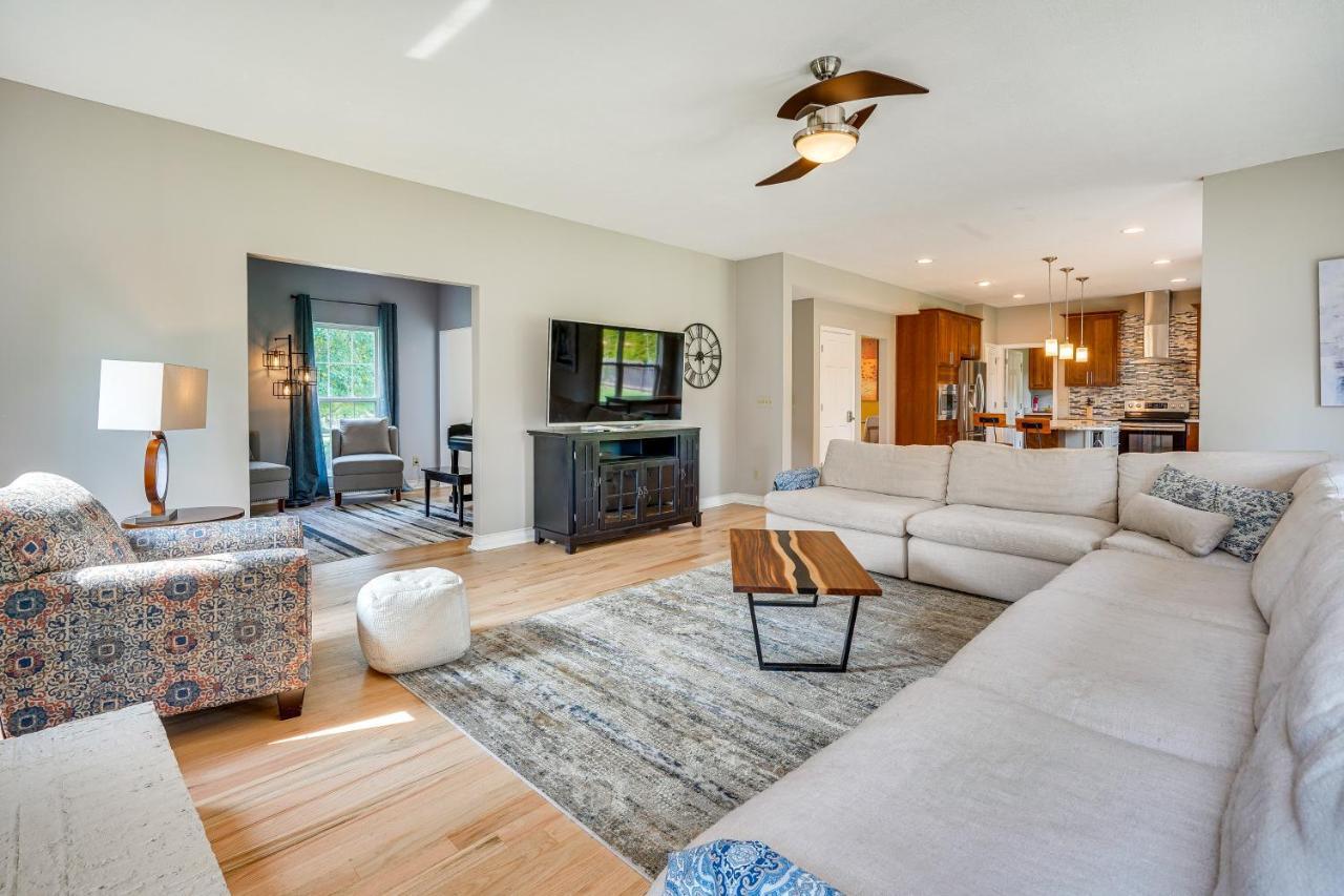 Spacious Lewis Center Home With Yard And Gas Grill! Exterior photo